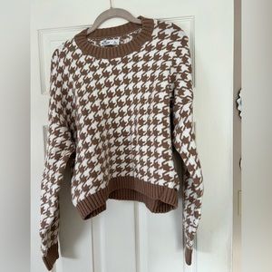 Hollister sweater never worn!